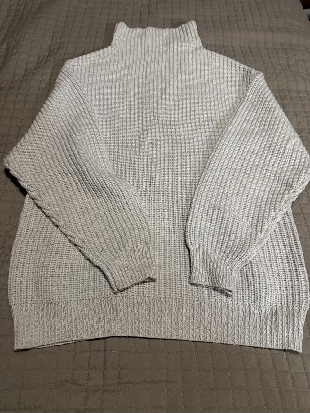 Aritzia WoMen's Light Gray Ribbed Turtleneck Sweater